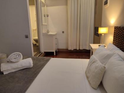 Madrid House Rooms - image 19