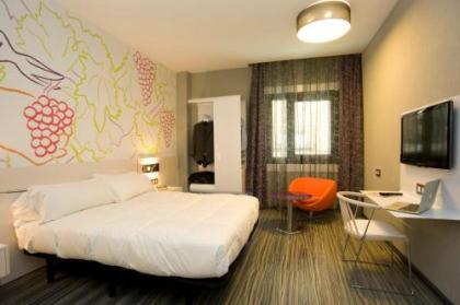 Ibis Styles Madrid Prado - image 13