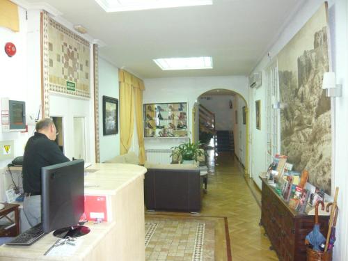 Hostal Triana - image 7