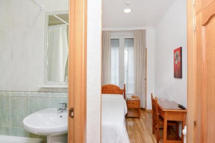 Hostal Biarritz - image 5