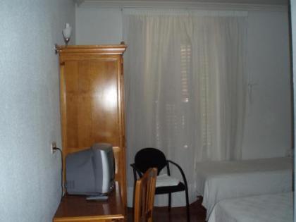 Hostal Castilla - image 4