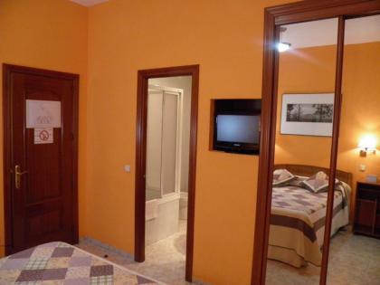 Hostal Angelines - image 16