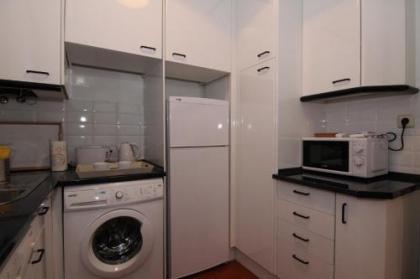 Apartamentos Madrid Retiro - image 10