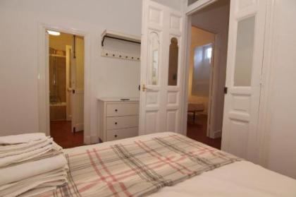 Apartamentos Madrid Retiro - image 12