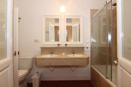 Apartamentos Madrid Retiro - image 17