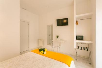 Hostal Met Madrid - image 14