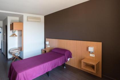 Hostal Mediterranea - image 9