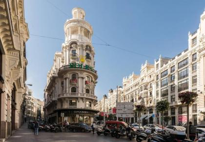 M&F Gran Via 3 Hab - image 17