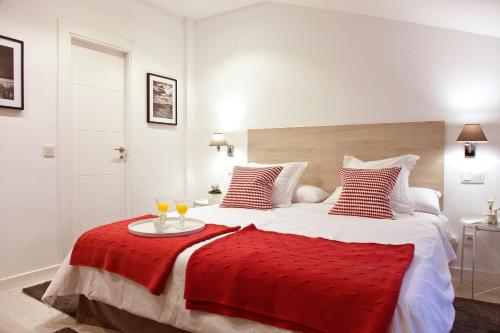 Feelathome Madrid Suites Apartments - image 3