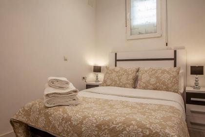 Chic 1 Bedroom Apartment next to El Prado - image 4