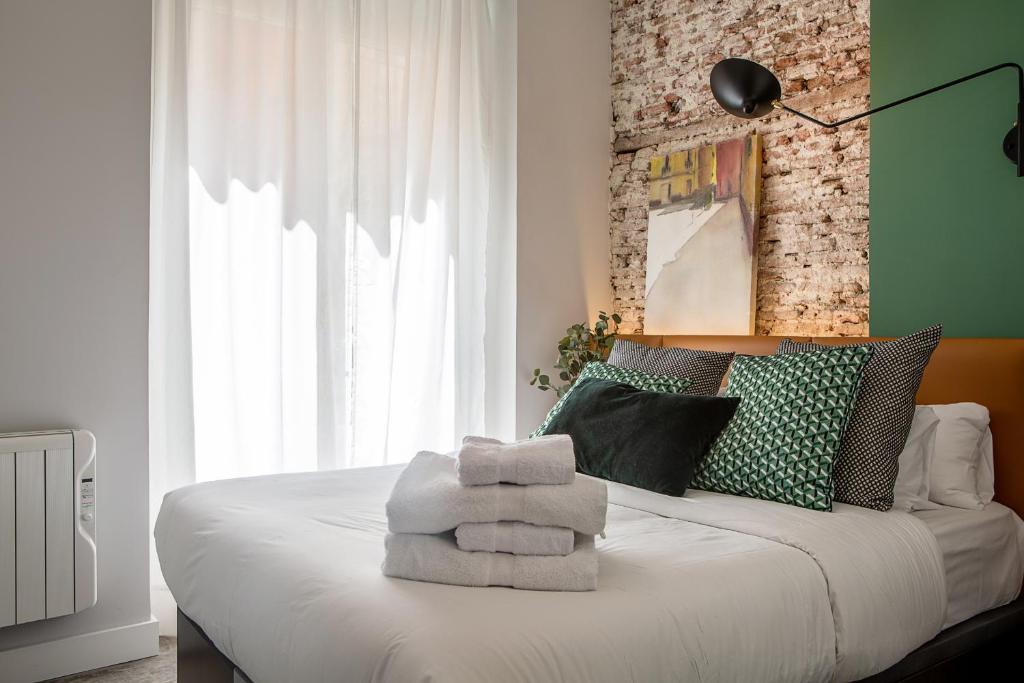 Modern 2Bed in heart of Chueca Madrid City Center - image 3