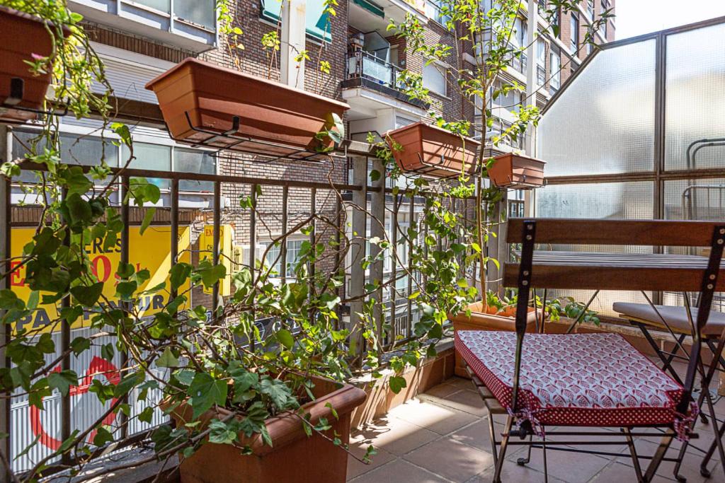 Cute 1 Bedroom Apartment with a balcony - image 6