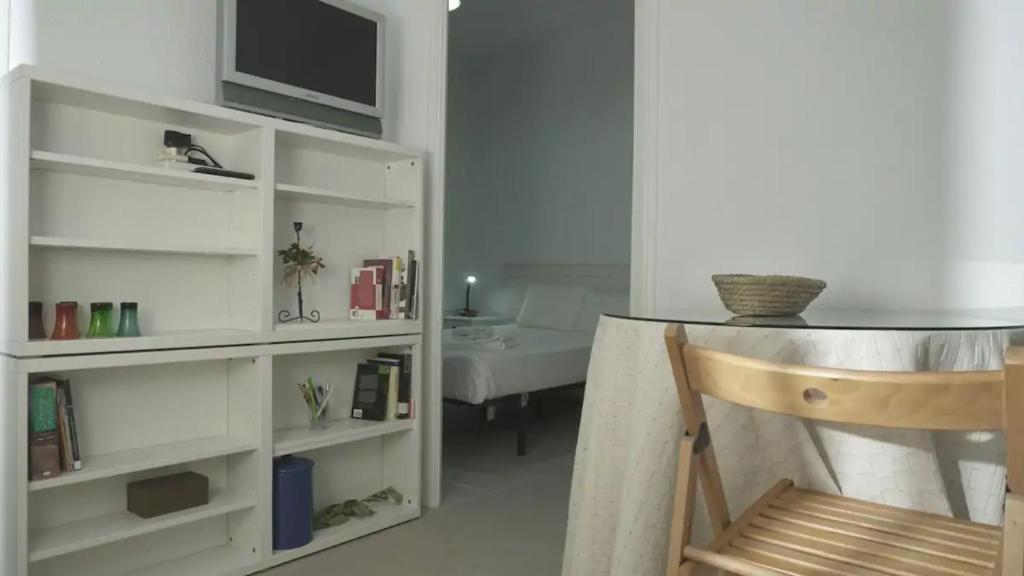 Cozy 2 Bedroom Apartment in Barrio de Salamanca - image 3