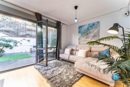 Super Deluxe Villa with FREE Parking Madrid Center