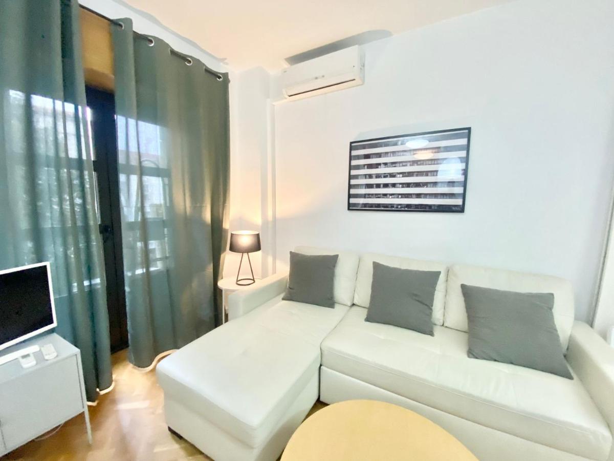 Centro Embajadores / Luxury Apartment - image 6