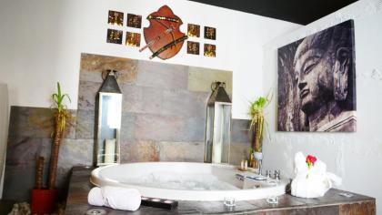 Apartamentos con jacuzzi by Oshun Apartments - image 6