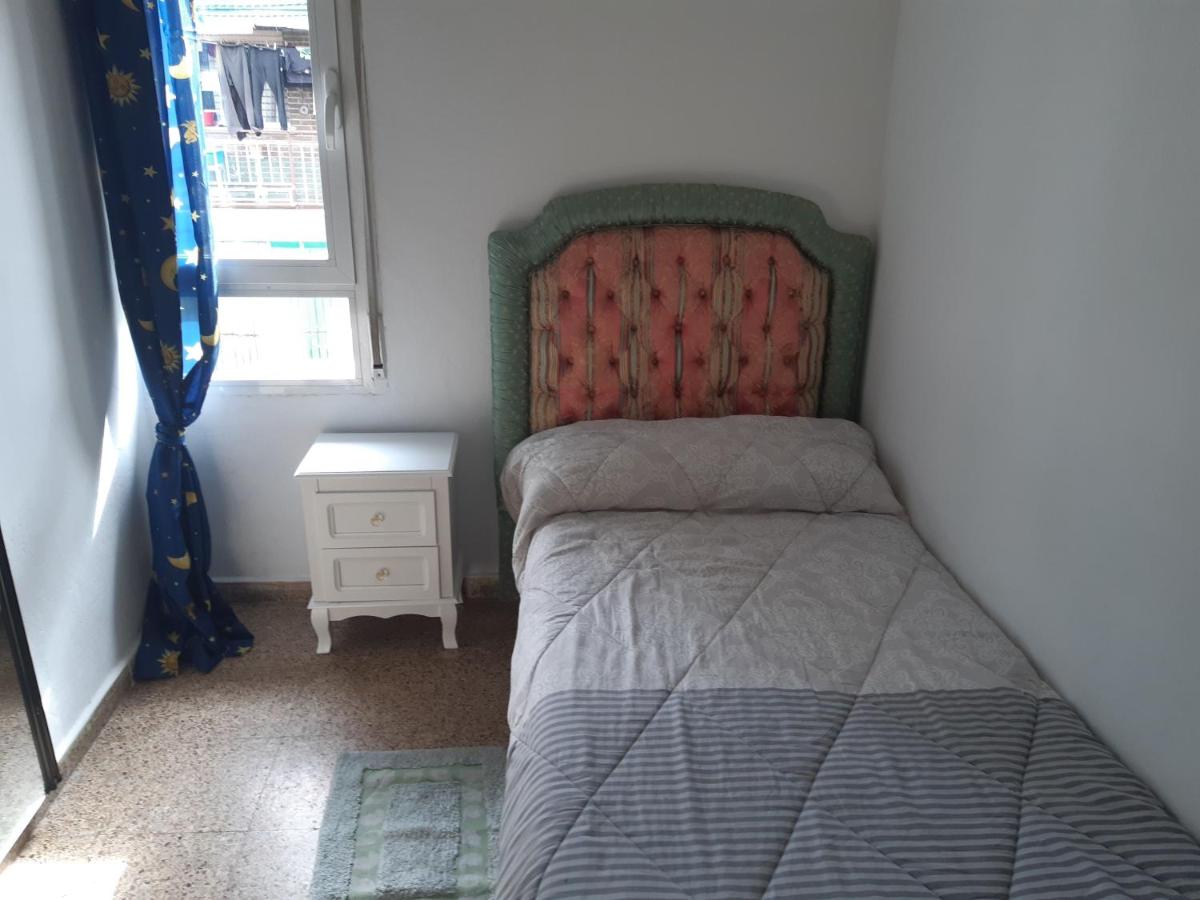 Room in Guest room - Peaceful accommodation in Madrid near Atocha - main image