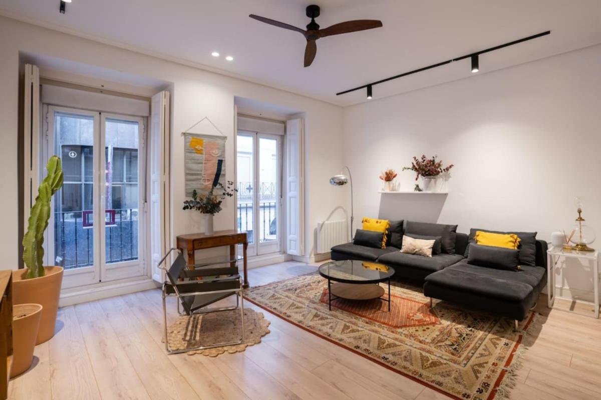 Stylish 2 Bedroom Apartment in the Heart of Madrid - main image