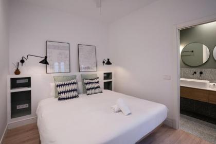 Stylish 2 Bedroom Apartment in the Heart of Madrid - image 11