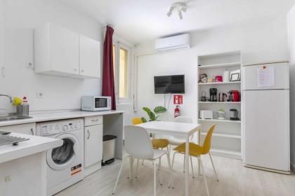 Apartamento céntrico y confortable - image 10