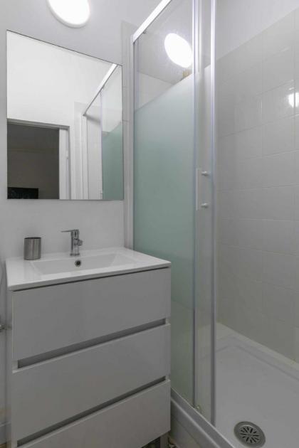 Apartamento céntrico y confortable - image 14