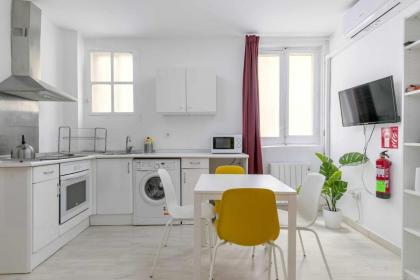 Apartamento céntrico y confortable - image 9