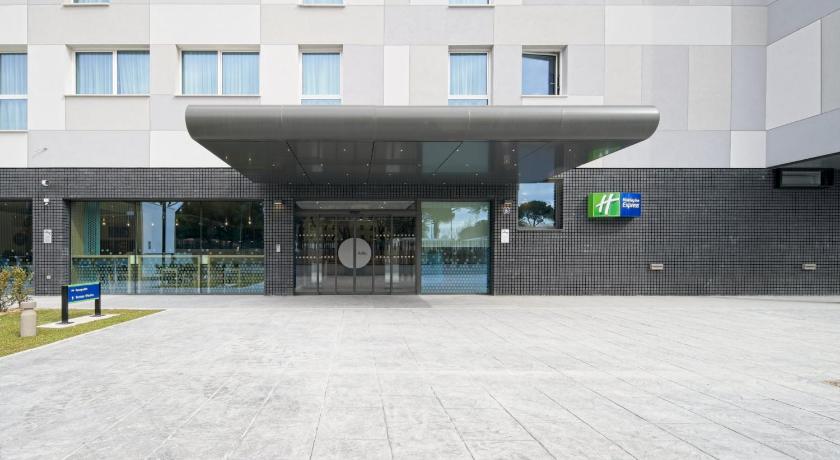 Holiday Inn Express Madrid Airport - image 7