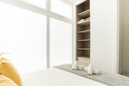 Bright and Airy 2 Bedroom Apartment in Madrid - image 14