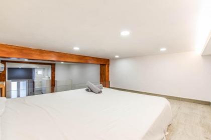 loft reformado en chueca para 4 personas - image 12