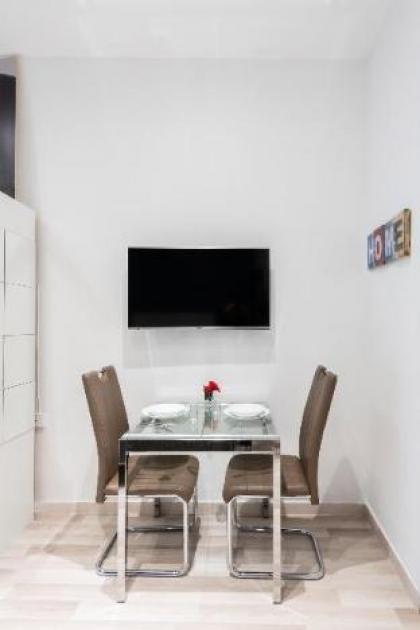 Studio Apartment | Complimentary Breakfast | A027 - image 9