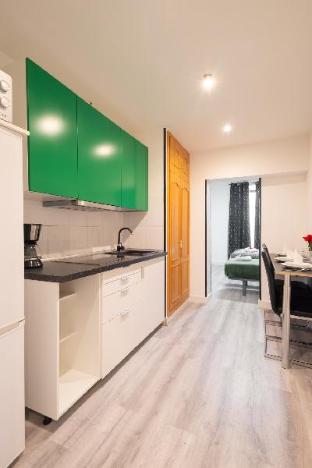 Studio Apartment | Complimentary Breakfast | A028 - image 3