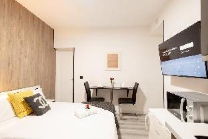 Studio Apartment | Complimentary Breakfast | A033 - image 5