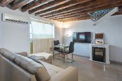 Sloping Ceilings Apartment | Puerta del Sol | A065 