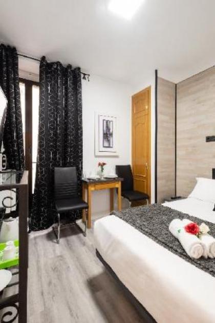 Double Room | Complimentary Breakfast | H101 - image 2