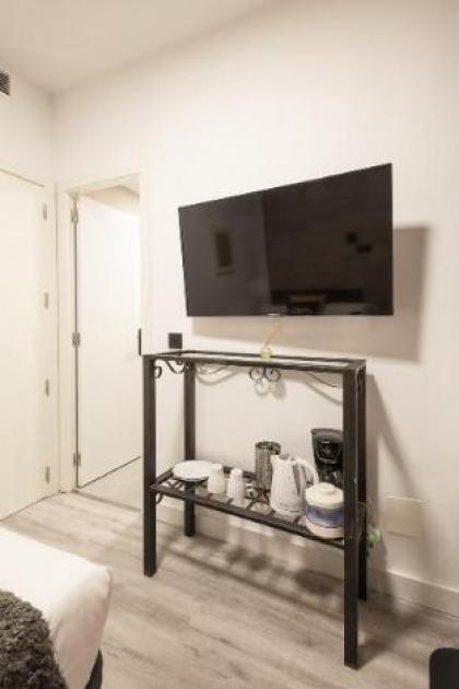 Double Room | Complimentary Breakfast | H101 - image 4