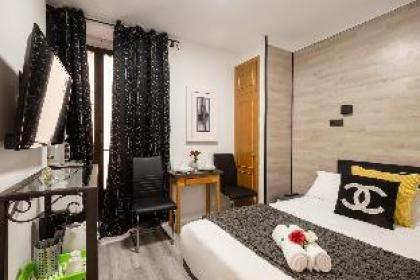 Double Room | Complimentary Breakfast | H101 - image 7