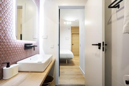 Vallecas Mini Hotel by Olala Homes - image 3