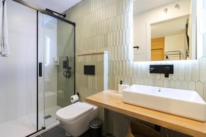 Vallecas Mini Hotel by Olala Homes - image 7