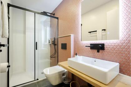 Vallecas Mini Hotel by Olala Homes - image 8