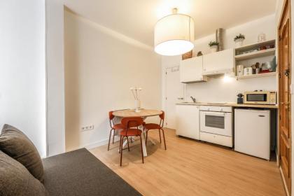 apartamento reformado en tirso de molina - image 19