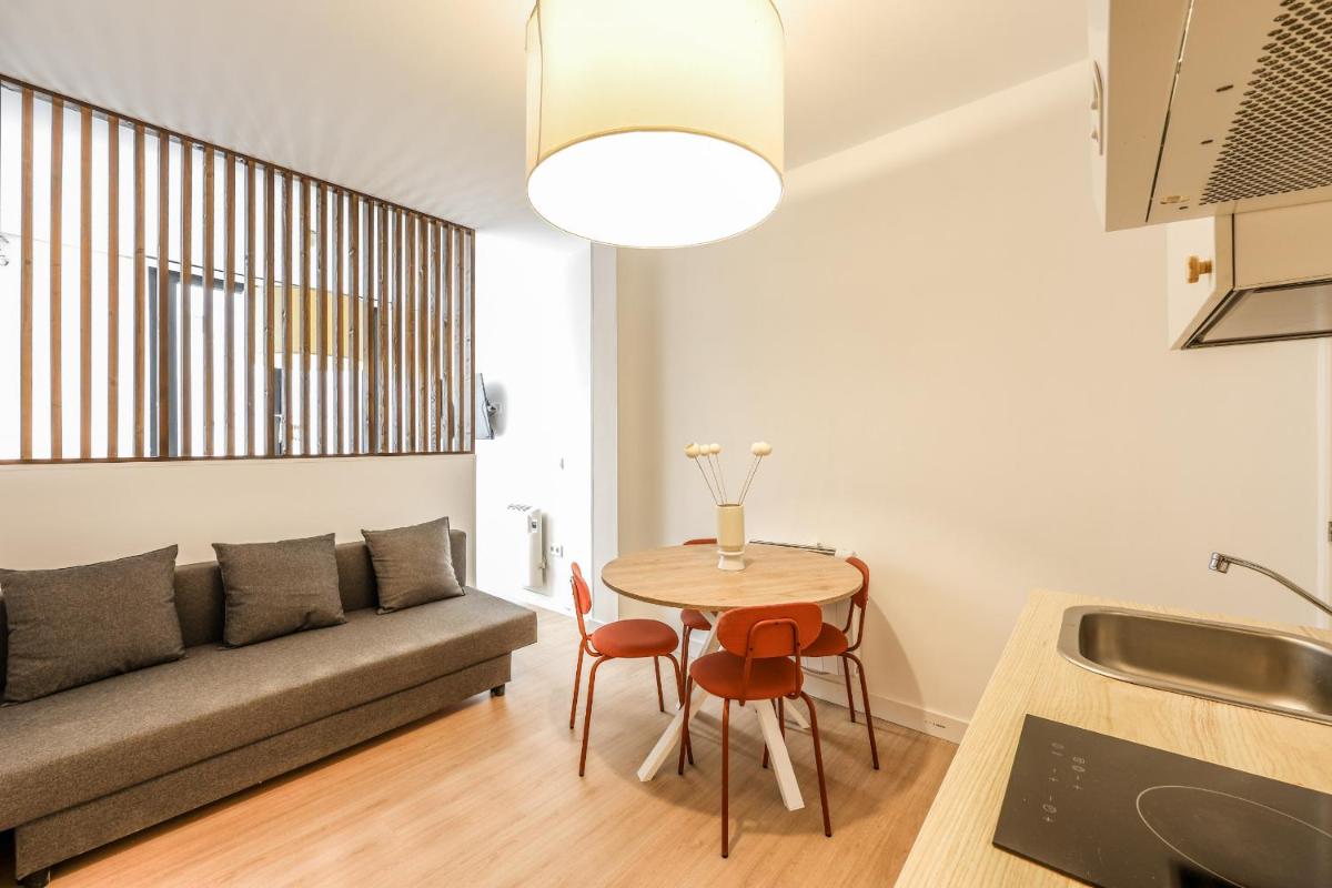 apartamento reformado en tirso de molina - image 2