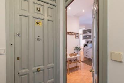 Fee4Me. Elegant flat a few minutes from Atocha. - image 9