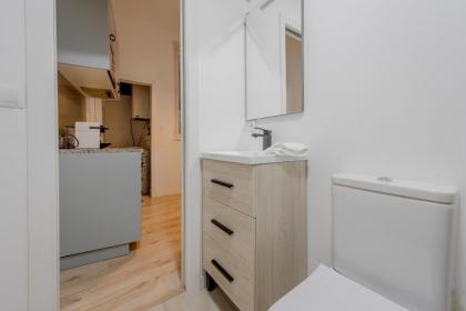 Premium Apt para 9pax en Calle Olmo - Centro de Madrid - image 11