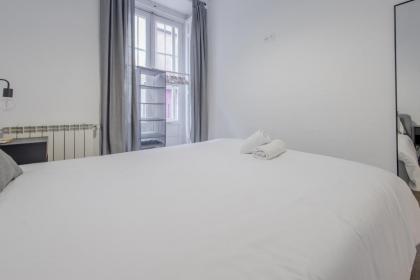 Premium Apt para 9pax en Calle Olmo - Centro de Madrid - image 12