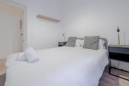 Premium Apt para 9pax en Calle Olmo - Centro de Madrid - image 15