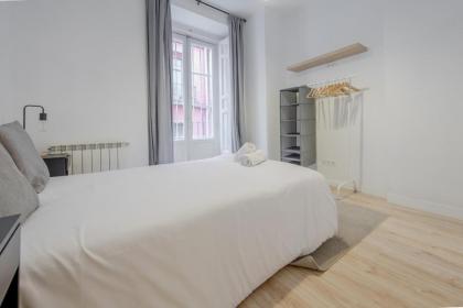 Premium Apt para 9pax en Calle Olmo - Centro de Madrid - image 17