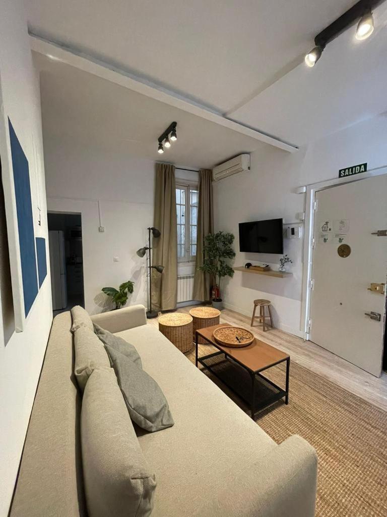 Premium Apt para 9pax en Calle Olmo - Centro de Madrid - image 2