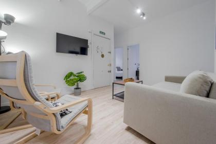 Premium Apt para 9pax en Calle Olmo - Centro de Madrid - image 5