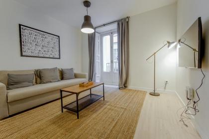 Modern Apt para 6pax en la Plaza de Tirso-Centro - image 3