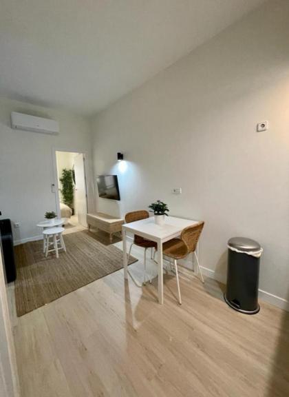 Cool Apt 1hab para 4pax en la Plaza de Chueca - image 2